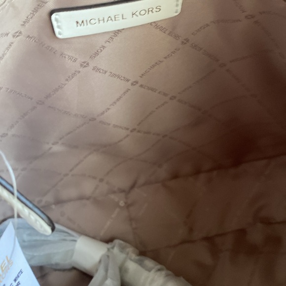 MICHAEL Michael Kors BEDFORD🤍WHITE🤍LEATHER MEDIUM CRESCENT SHOULDER BAG🌟NWT🌟 - Picture 14 of 17